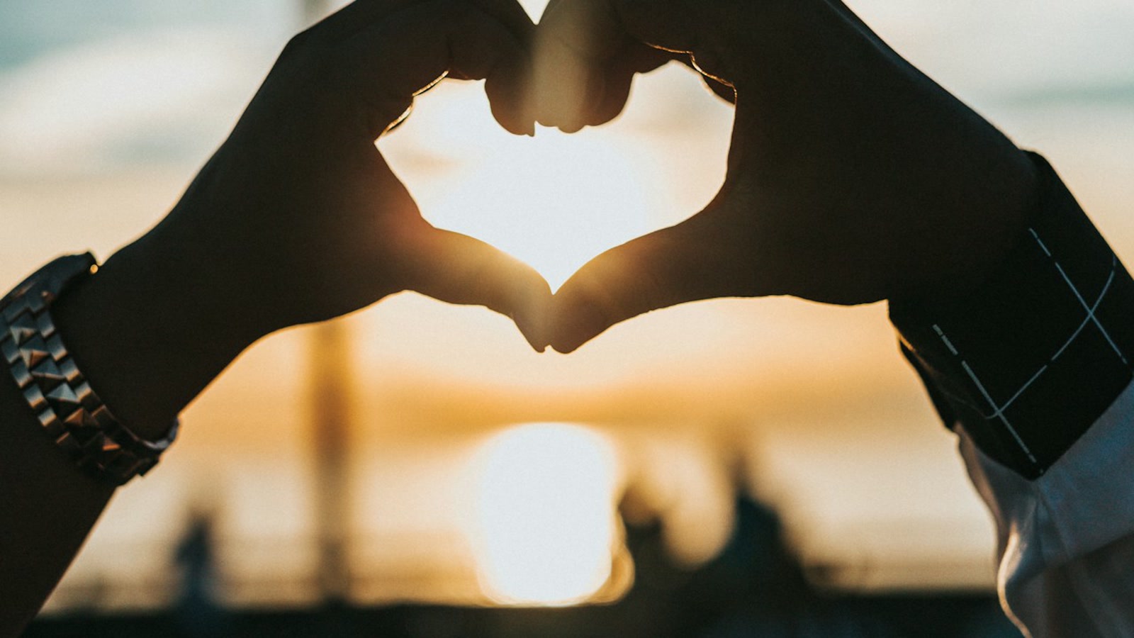 The Anatomy of First Impressions: How Micro-Habits Shape Romantic Perception