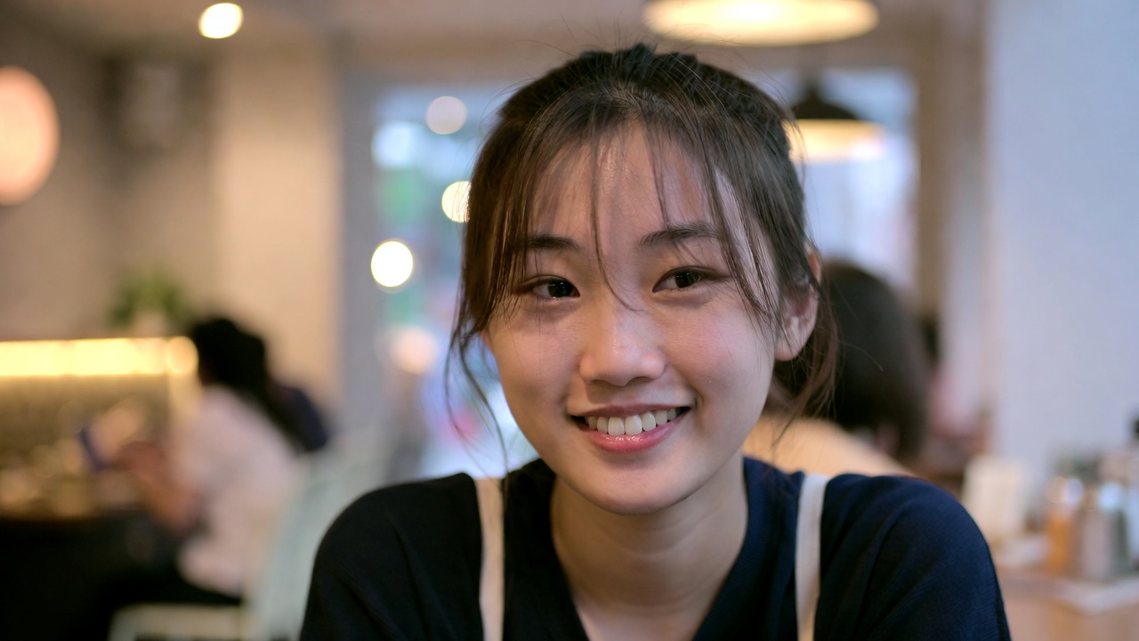 Decoding Attraction: 5 Subtle Non-Verbal Cues That Prove They Are Interested